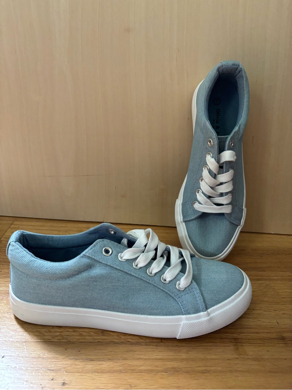 & Kate ELZA-L Low Top Sneakers Size 7 Light Blue Chambray Canvas NEW